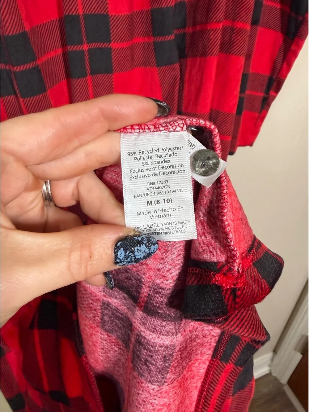 Aria Collection Red and Black Plaid Long Sleeve Nightgown Medium